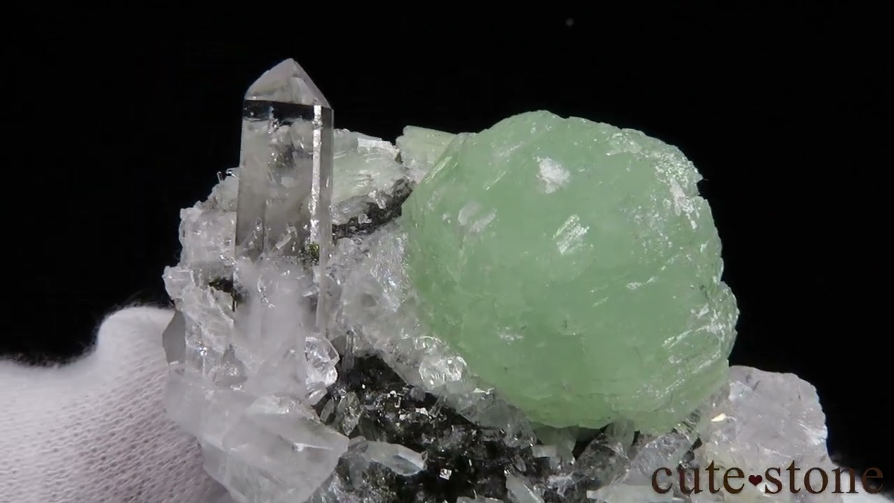 ナミビア Goboboseb産 プレナイト＆クォーツの原石 No.1 - cute stone -