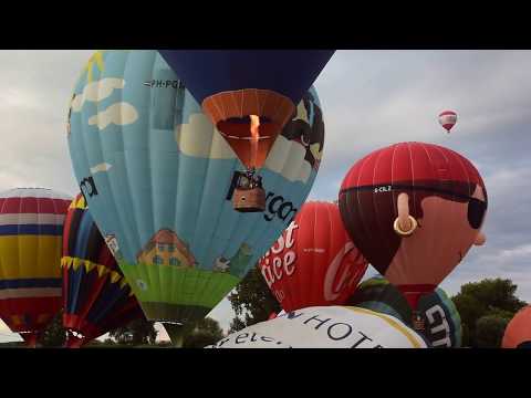 Ging maar net goed!! Ballonvaart tijdens ballonfestival in Grave, Nederland
