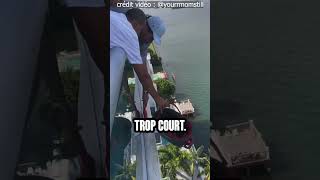 Il Est Tombé Et Atterrît Au Bord Du Balcon