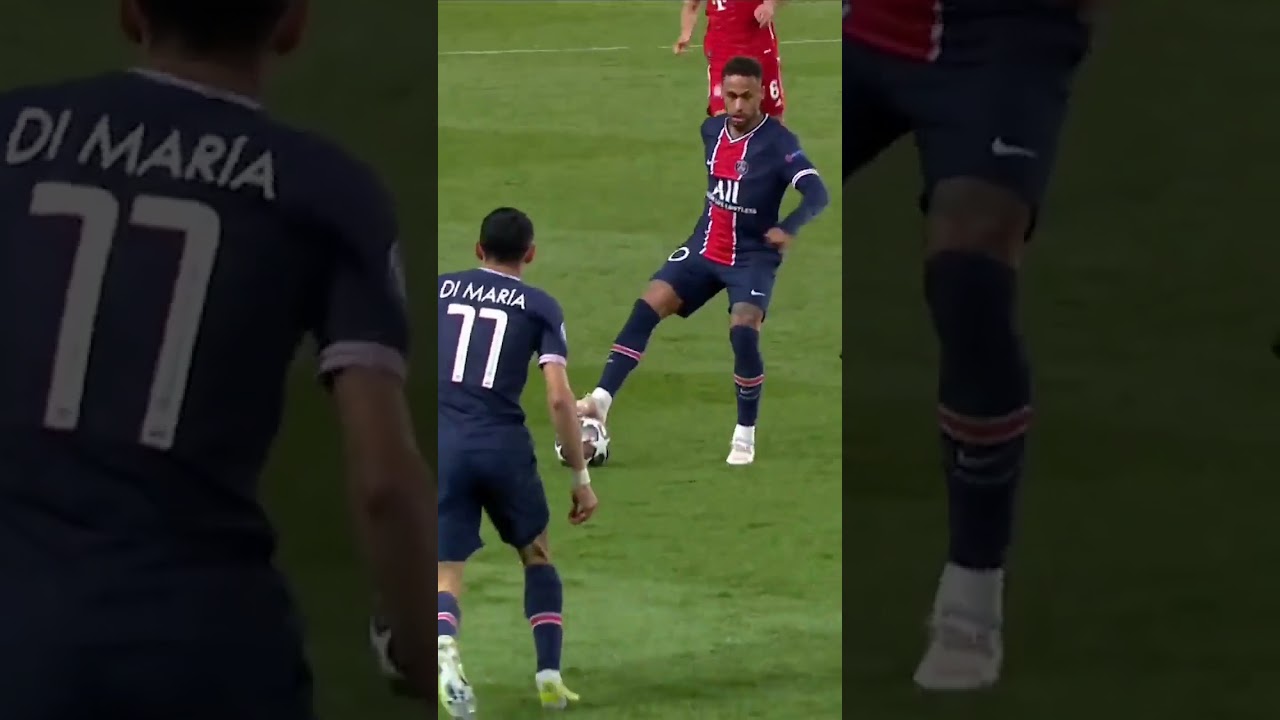 Angel Di Maria nutmegs David Alaba