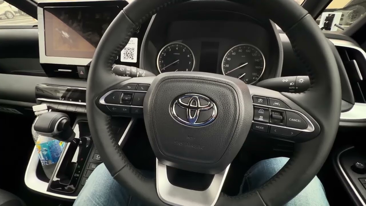 トヨタ　新型ヴォクシーがバケモノ級の理由に激しく同意です！！