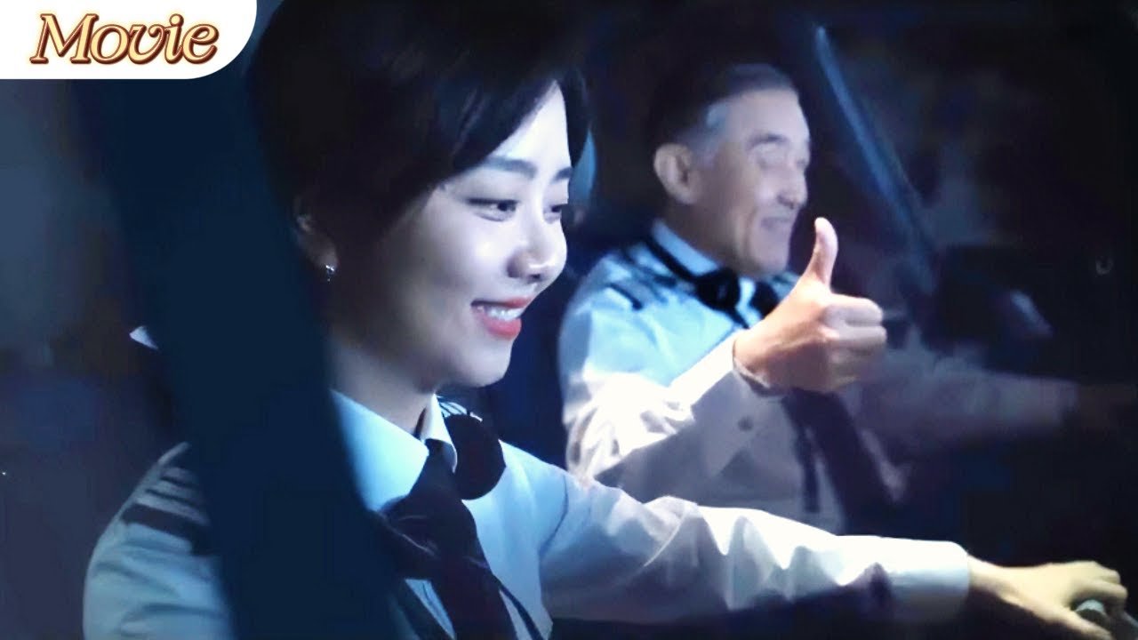 Тайфун наступает! Смелый маневр девушки-пилота покорил Босса. Начинается невероятная история любви!