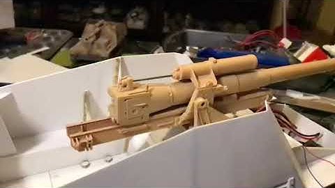 1/16 RC Hummel self propelled howitzer build - Slow motion study of sliding breech recoil