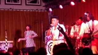 Janelle Monáe - "I Want You Back" (Live at People's Place, Amsterdam 21 september 2013) HQ