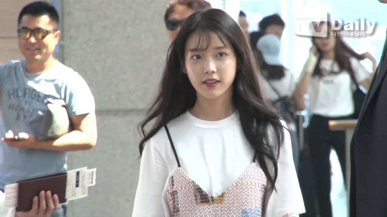 [tvdaily] ★아이유★ 출국, 팬들로 아수라장이 된 인천공항