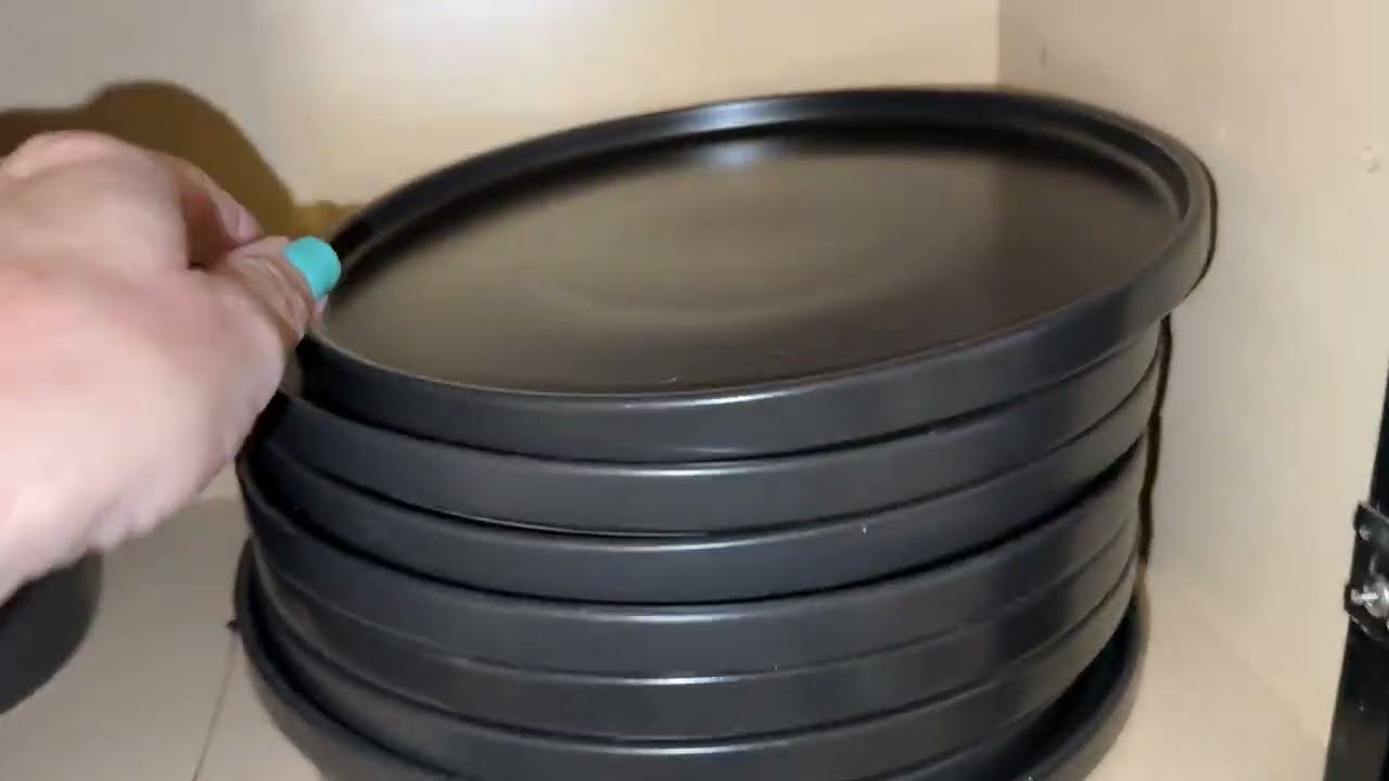 Modern Dinnerware by Stone Lain Is Practical & Stylish