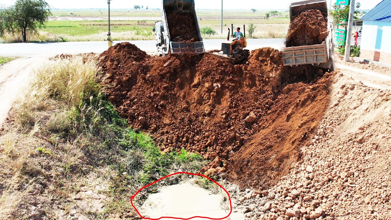 Nicely Land filling! Bulldozer Komatsu Skill push soil in deep pit with ...