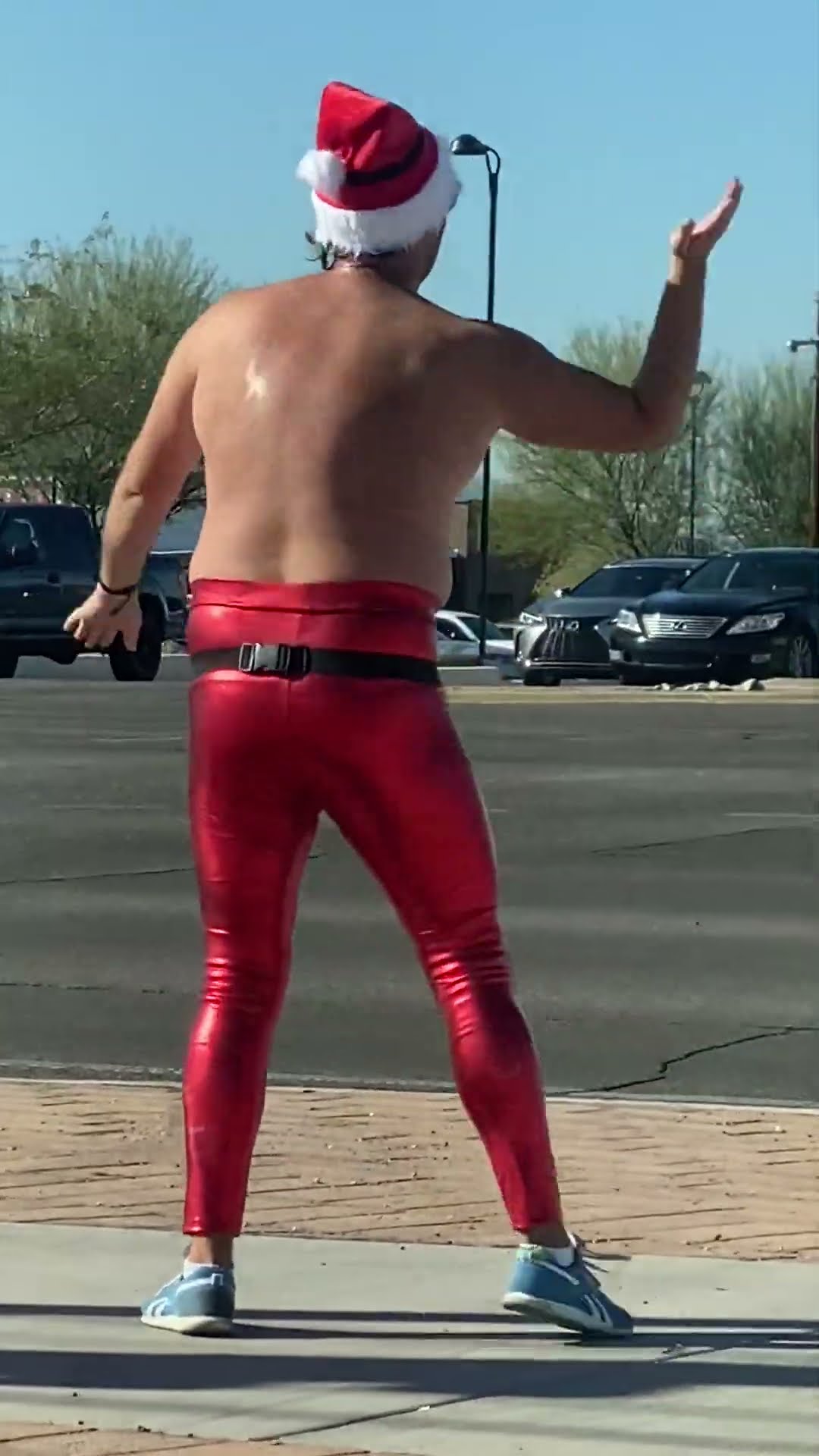 Dancing Man Spreads Christmas Cheer || ViralHog
