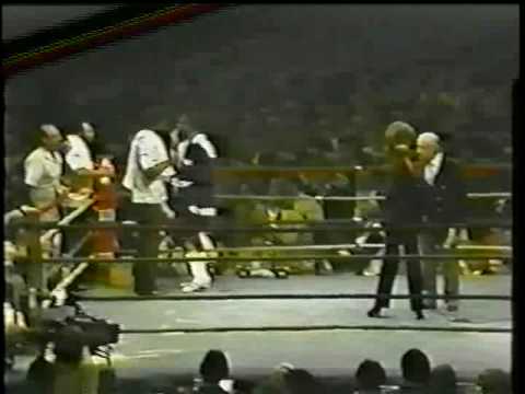 Joe Frazier vs Jumbo cummings part1 http://proboxi...