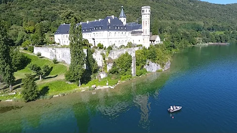 Qui est enterré à Hautecombe ?