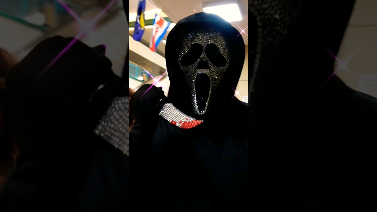 Ghostface loves him, some diamonds! #halloween #scream #ghostface