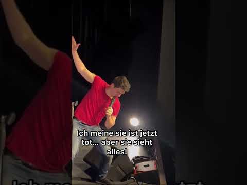 Frau lacht eigenen Freund aus!