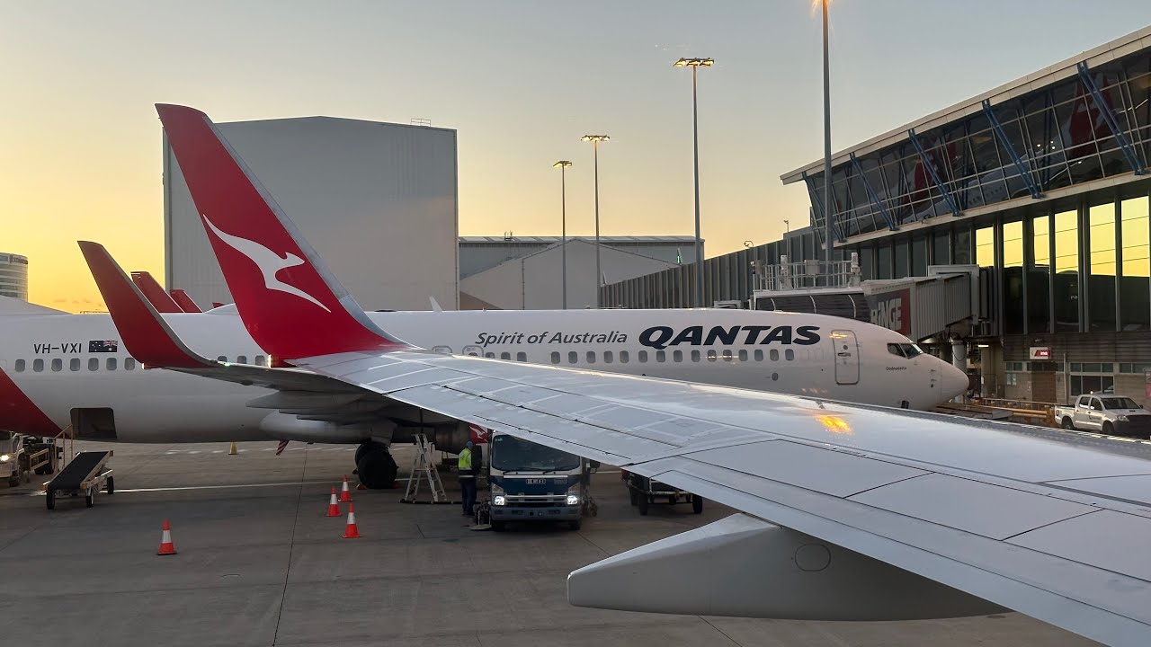 QANTAS 737-800 - Pushback, Taxi and Takeoff from Sydney | QF413 SYD-MEL