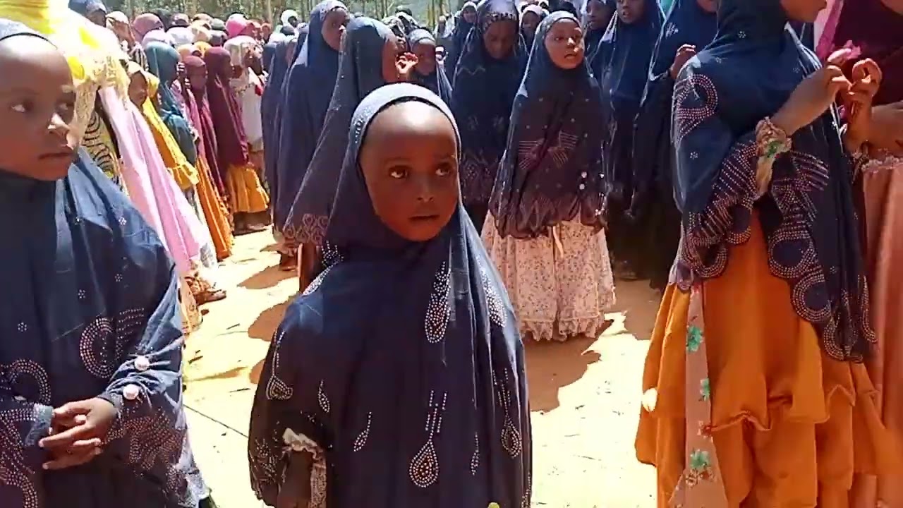 Zamuni LA bomo nyoka anazaa nyoka TIZAMA uwamini mwenyewe huyu BINTI huseni kumba 