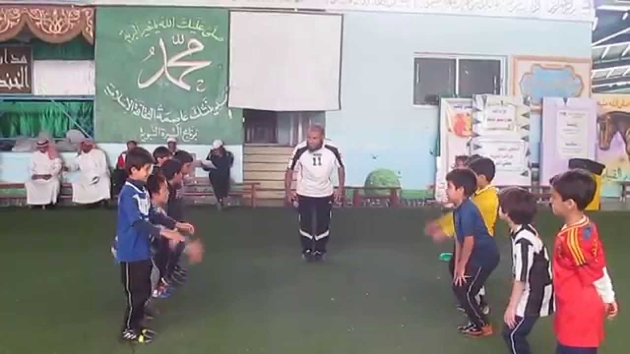 الحصة التطبيقية لمهارة الوثب من الثبات للكابتن هشام محمد بمدارس الخندق الاهلية بالمدينة المنورة