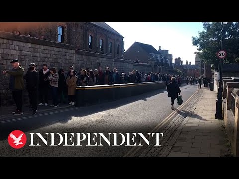 Hundreds queue up as Windsor Castle opens for first time since Queen’s death