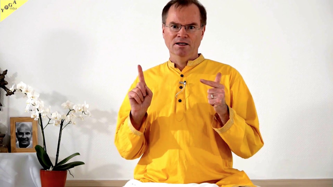 Yampasham Mudra - Siegel des Nachdenkens - Finger-Mudras Teil 160 asanas standing