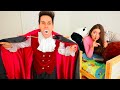 LUÌ CONTE DRACULA VUOLE GIOCARE CON SOFÌ!!