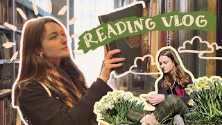 a good ol' comfy reading vlog: come book shopping & enjoy the sunshine ⛅