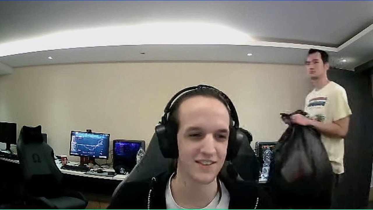 iceiceice taking out the Trash after winning against Liquid