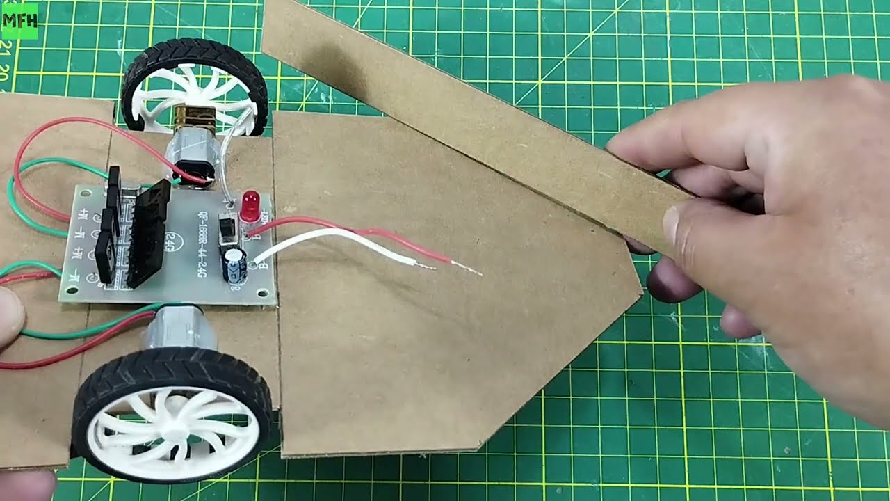 Coche con Sensor de Retroceso Casero