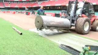 The worlds biggest and fastest stadia turf laying machine! Amazing!