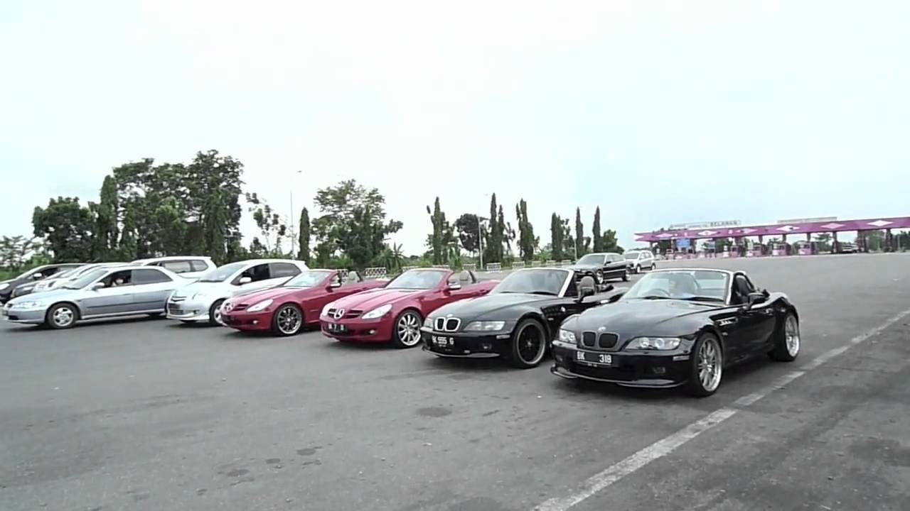 BMW Z3 vs SLK 200 revving - YouTube