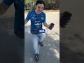 Regalando un jersey de futbol