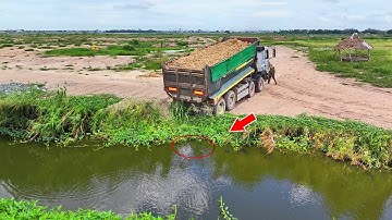 Be!! Watchful Start Landfill Project!. Using Dump Truck 25.5Ton with Skill Dozer Pushing Stone Soil!