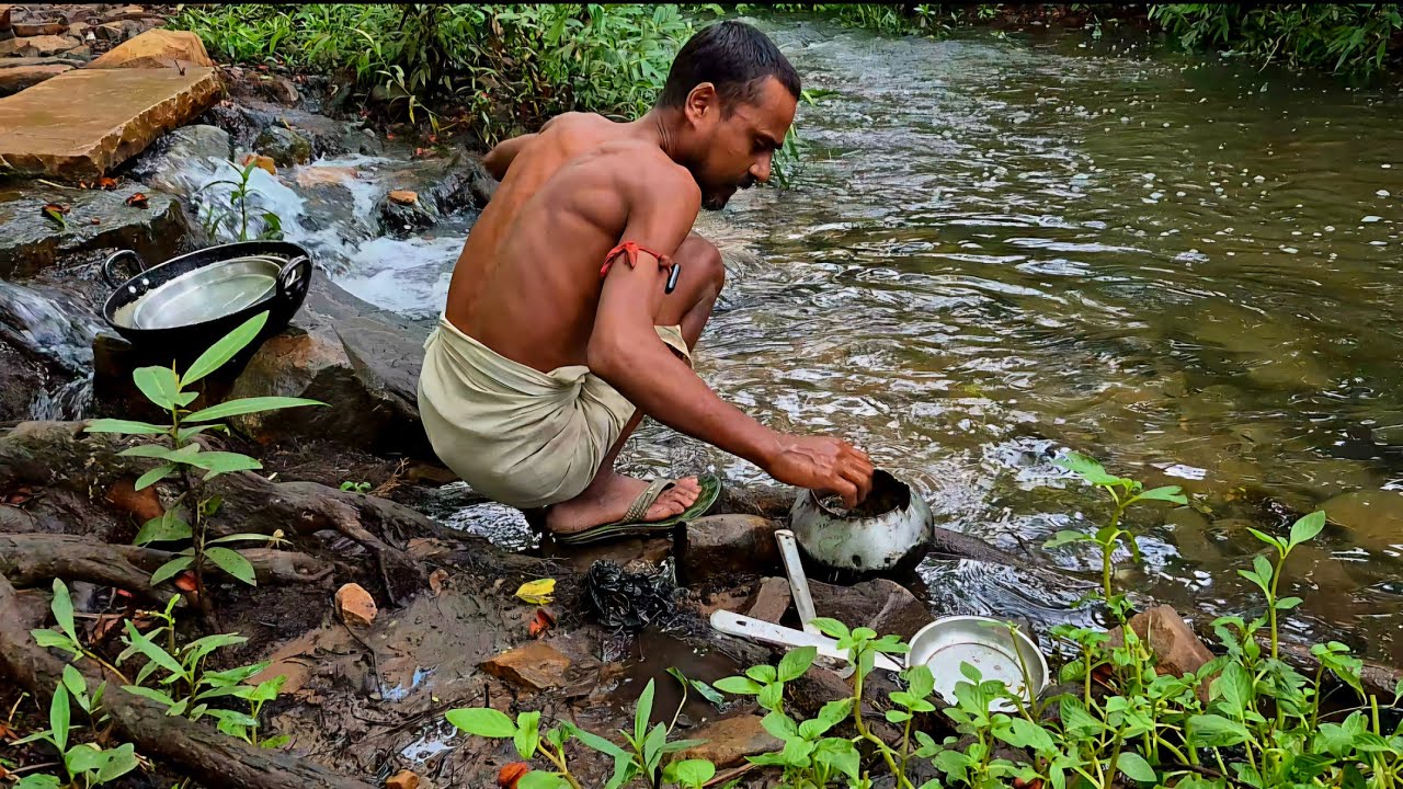 एकांत जंगल में पत्तियां खाकर रहने वाले चमत्कारी संत #संत #साधु #बाबाजी