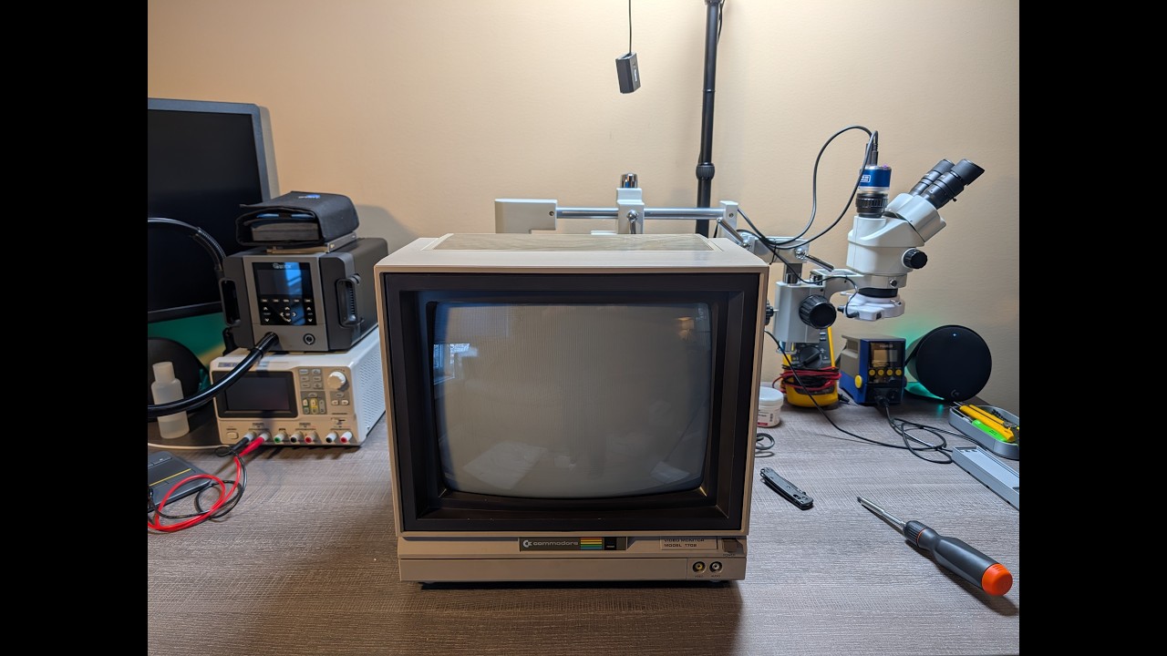 Commodore 1702 CRT Monitor Unboxing - YouTube