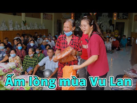 Video Các Ông Bà Cụ vui mừng nhận được áo ấm và 100 phần quà... - youtube