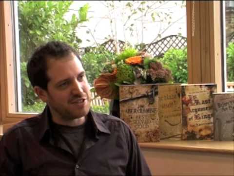 Video: Joe Abercrombie: Biografie, Carrière En Persoonlijk Leven