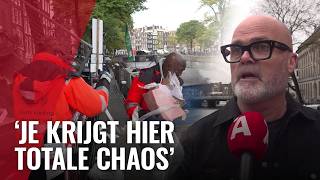 Thumbnail for Buurt fel tegen afvalboot in water Singel