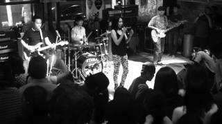 Video thumbnail of "ลมหายใจ - Yokee Playboy feat.รัดเกล้า อามระดิษ live at Parking Toys"