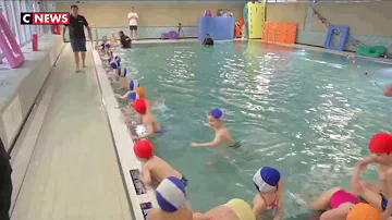 Comment apprendre à un enfant de 4 ans à nager ?