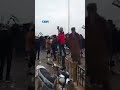 فرحة الأهالي بعد تمكّن مقاتلي العشائر من السيطرة على منطقة الجزرات غربي دير الزور