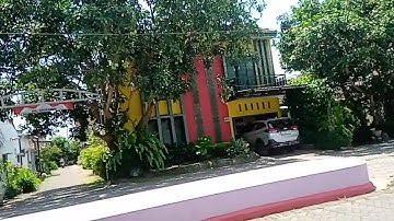 Suasana Siang Hari Depan Rumah