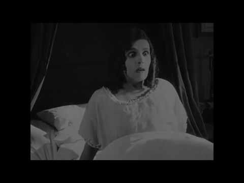 Nosferatu interpreta La Escalera de Vainica Doble