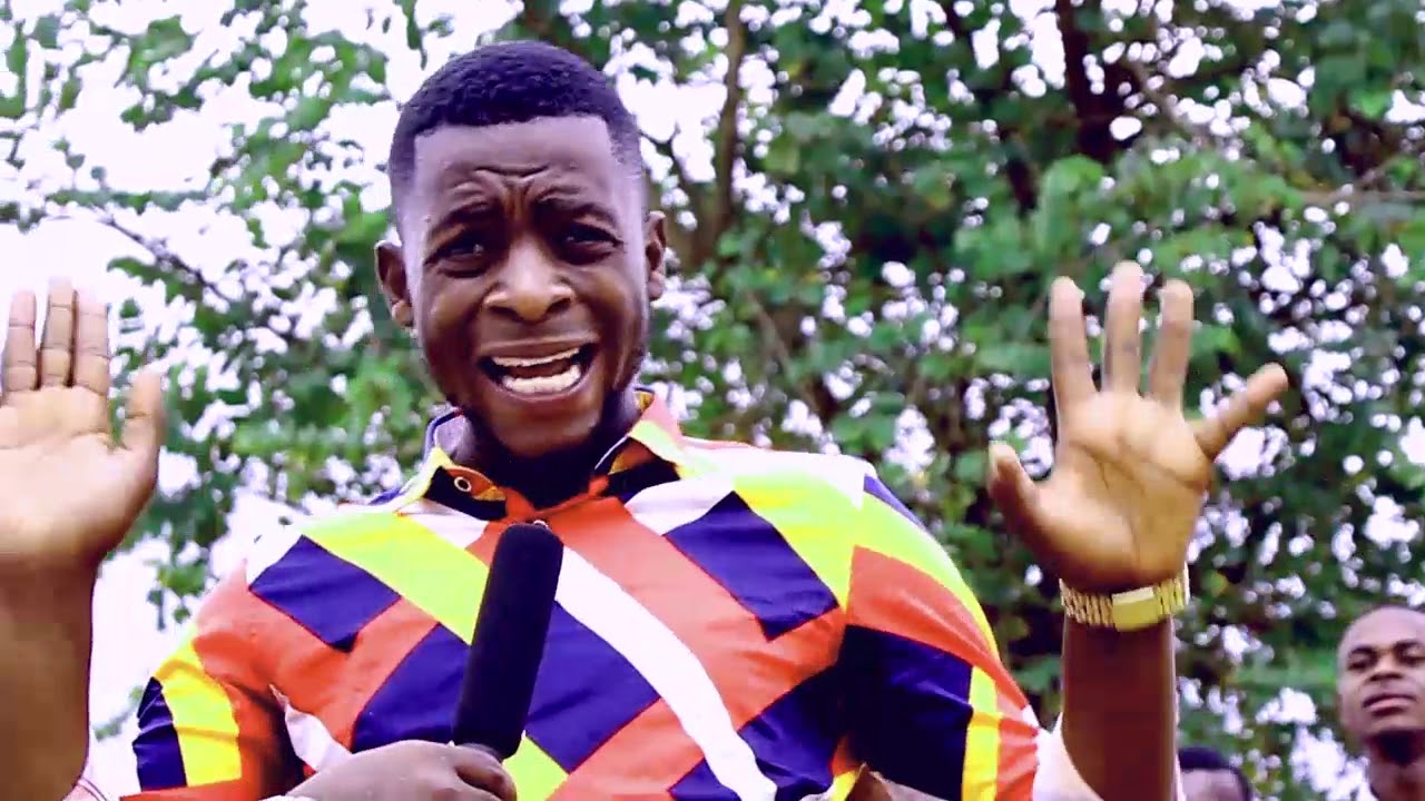 Fr DONNAT MWANZA dans Ntshikukumina