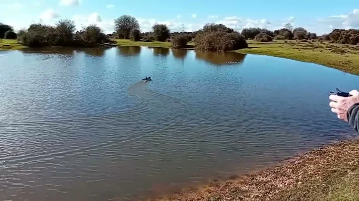 XiaXiu Raptor H650 RC plane on Water