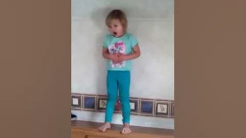 Zoey loves to sing. Please share