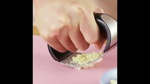 Dụng cụ băm tỏi siêu siêu tiện và nhanh làm bằng inox chống gỉ, tay cầm chắc chắn, sale cực sốc