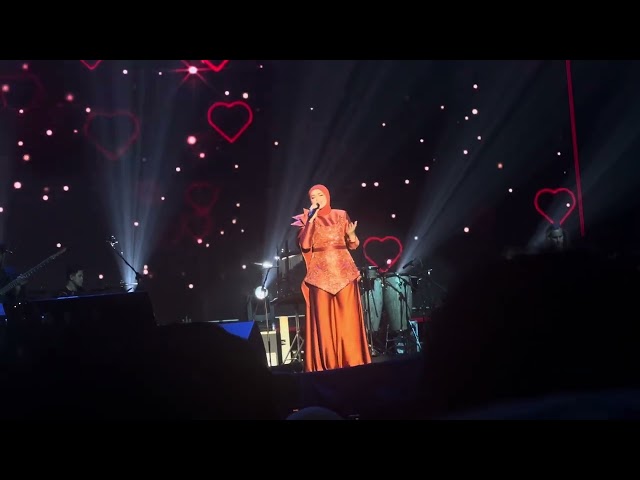 Dato’ Sri Siti Nurhaliza - Seribu Kemanisan/Azimat Cinta/Aku Bidadari Syurgamu (Loop Music Festival) class=