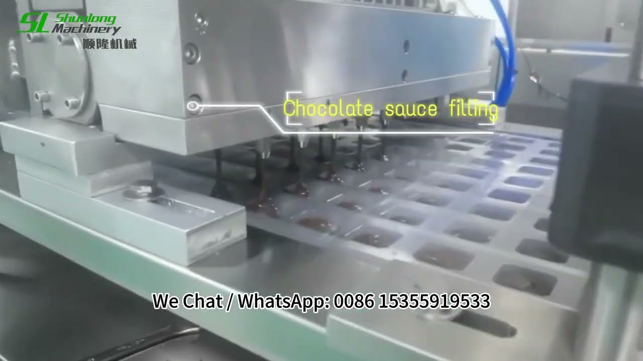 Chocolate sauce and Oreo biscuit crumbs automatic feeding blister packaging machine