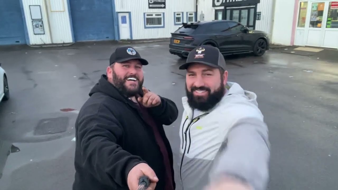 Обзор еды: я и мой брат пробуем фирменный чесночный хлеб 