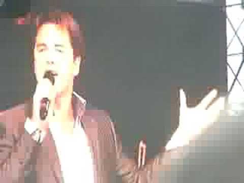 John Barrowman Oh What a Circus