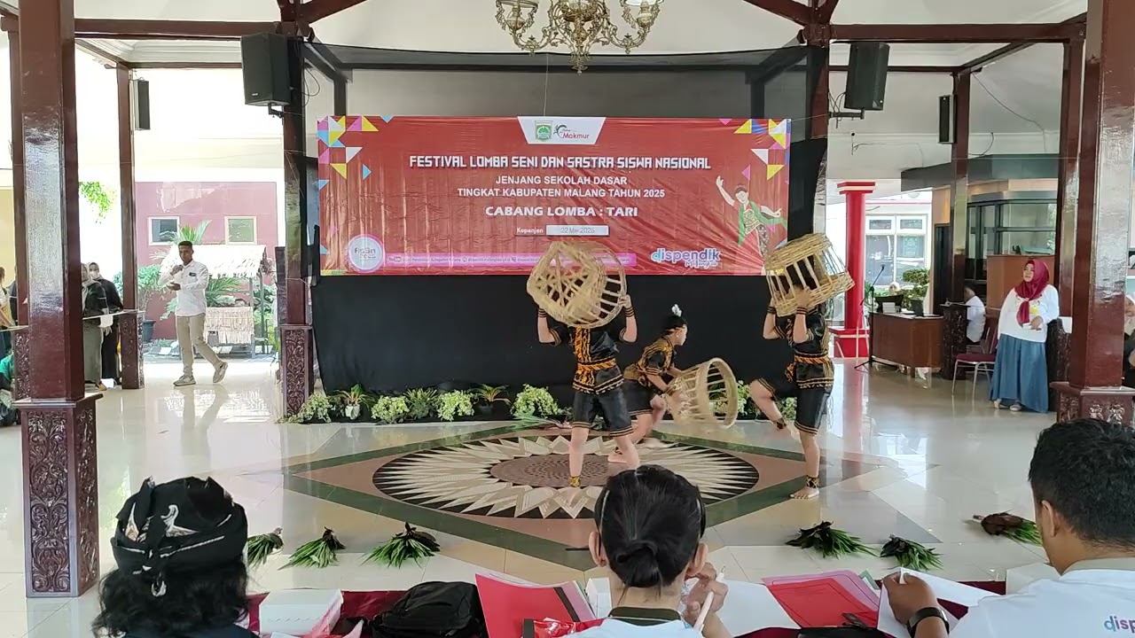 JUARA 3 TARI ROJOKOYO FLS3N SENI TARI TINGKAT KAB. MALANG TAHUN 2025 oleh SD NEGERI 4 PAGAK