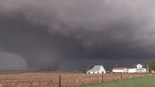 Raw video: Tornado caught on camera in Iowa