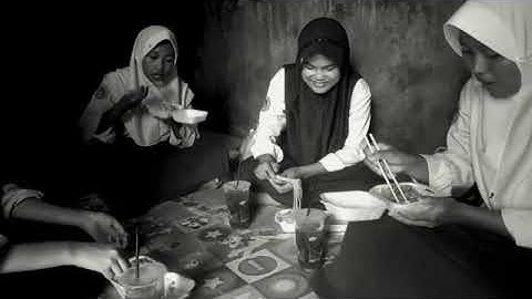 TUGAS INFORMATIKA kelas 9H. Membuat vlog bertema "Merivew makanan" SMPN I KARANGTENGAH DEMAK